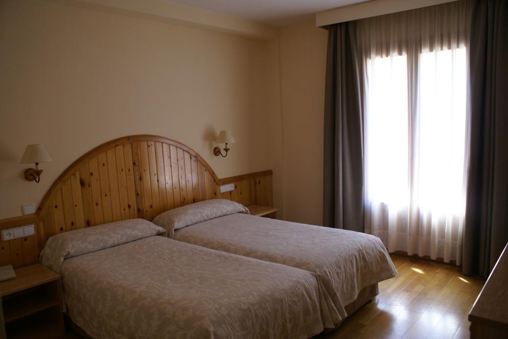 Hotel Estanys Blaus Таваскан Стая снимка