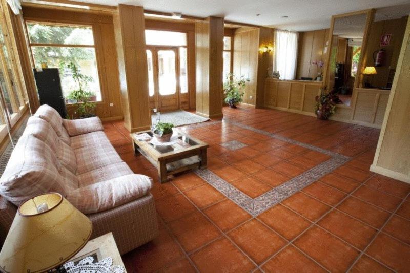 Hotel Estanys Blaus Таваскан Екстериор снимка