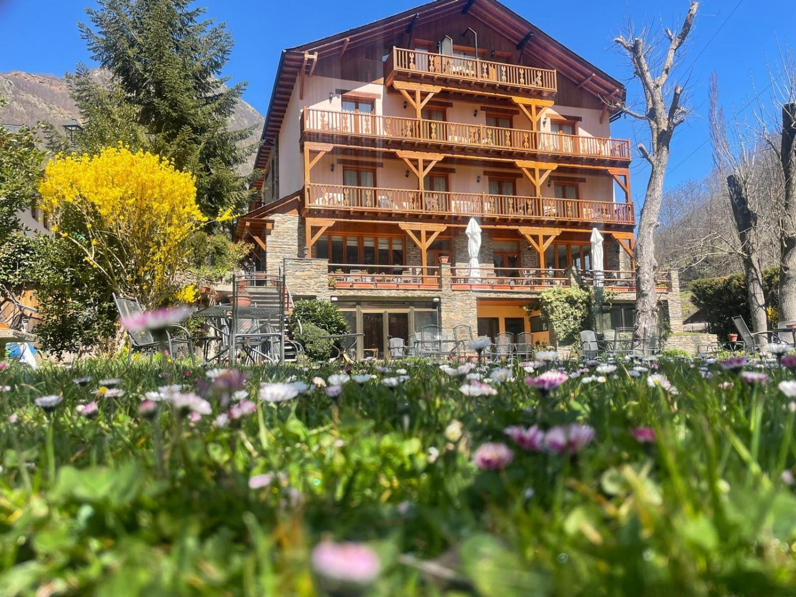 Hotel Estanys Blaus Таваскан Екстериор снимка