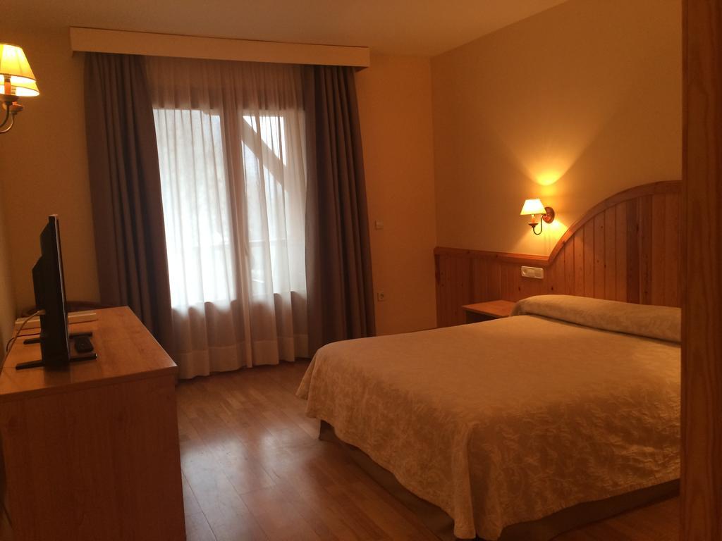 Hotel Estanys Blaus Таваскан Екстериор снимка