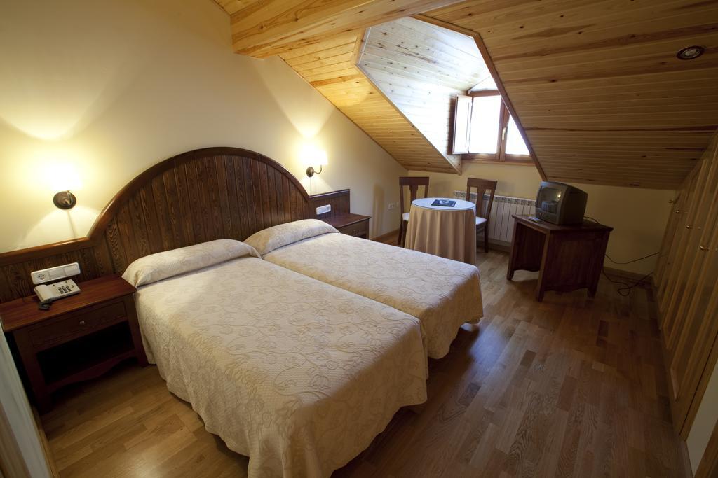 Hotel Estanys Blaus Таваскан Екстериор снимка